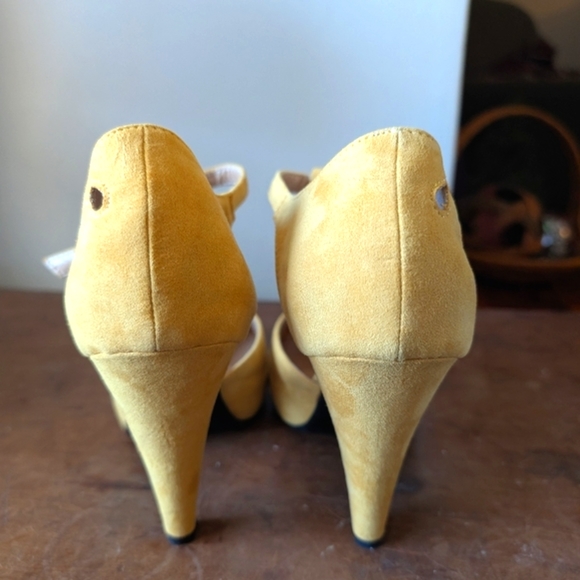 Graham Street Mustard Yellow Vintage style heels - Picture 4 of 10